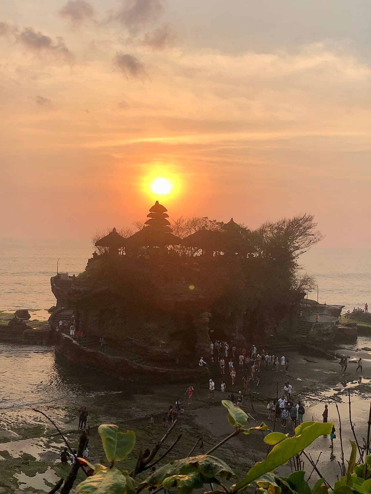 Siluet sunset megah di Pura Tanah Lot
