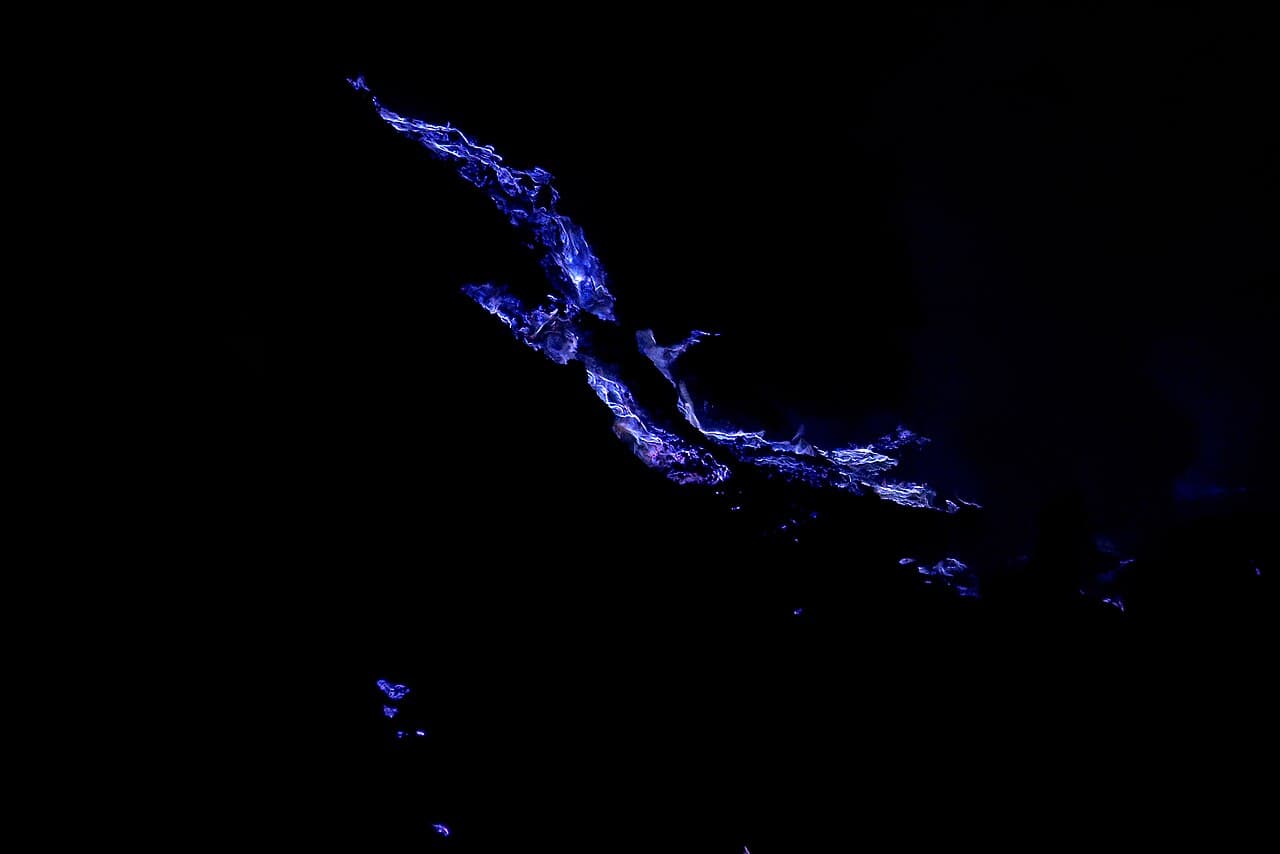 Keajaiban Blue Fire Kawah Ijen